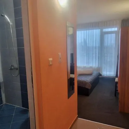 Housedenz 3* チェルノモレツ