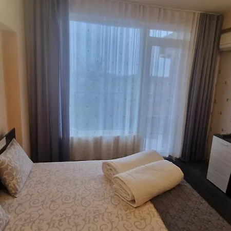 Housedenz 3* チェルノモレツ