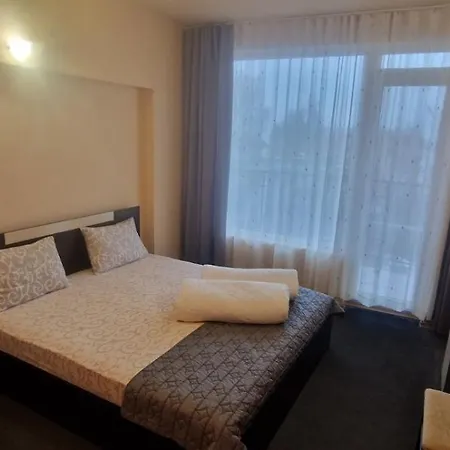 ゲストハウス Housedenz 3*