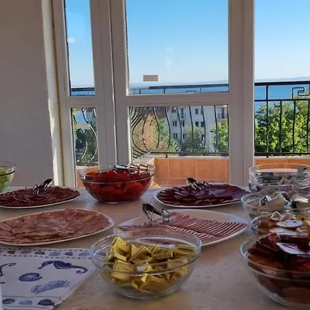 Housedenz ゲストハウス