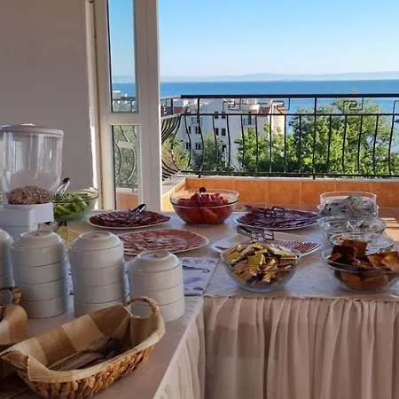 Housedenz ゲストハウス チェルノモレツ