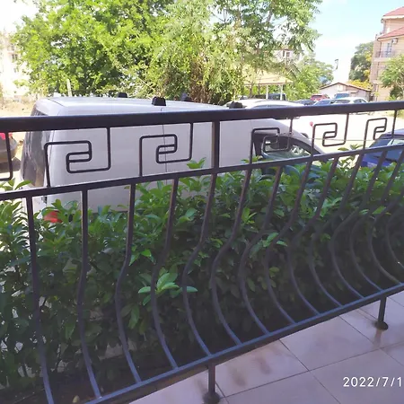 ゲストハウス Housedenz チェルノモレツ