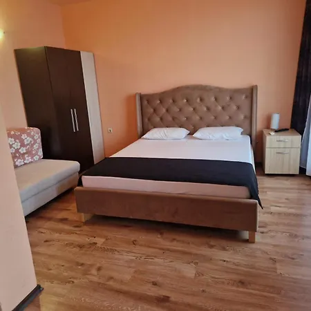 Housedenz ゲストハウス