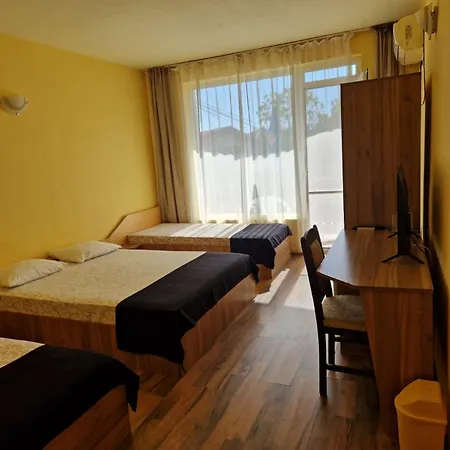 Housedenz ゲストハウス