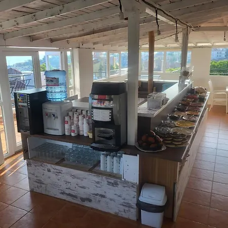 Housedenz チェルノモレツ