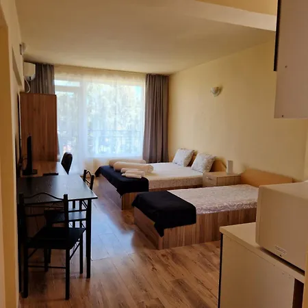 Housedenz ゲストハウス チェルノモレツ