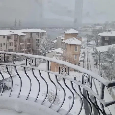 Housedenz 3* チェルノモレツ