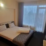 ゲストハウス Housedenz 3*
