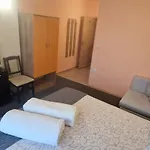 Housedenz