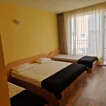 Housedenz チェルノモレツ
