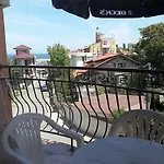 ゲストハウス Housedenz チェルノモレツ