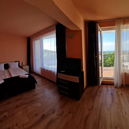 게스트하우스 Housedenz 체르노모레츠