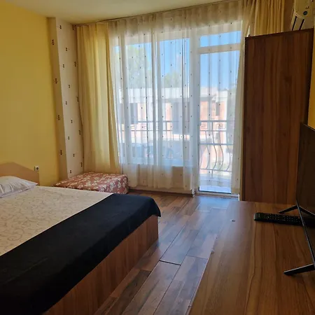 Housedenz 체르노모레츠