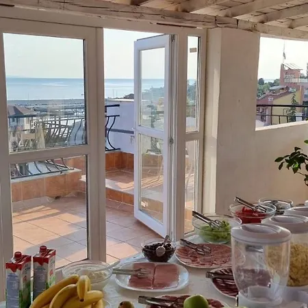 بيت ضيافة Housedenz
