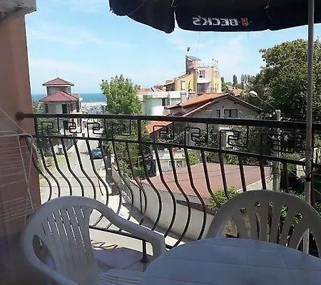 بيت ضيافة Housedenz تشيرنوموريتس