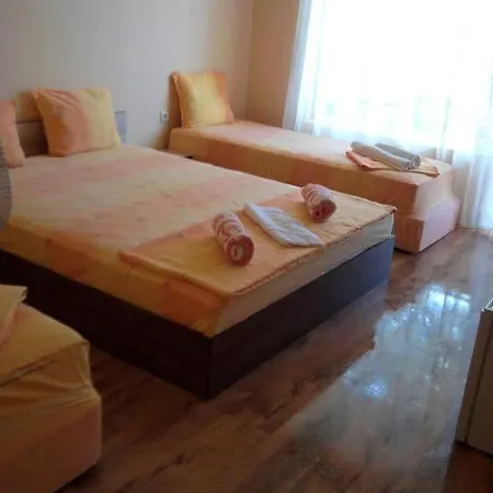 بيت ضيافة Housedenz