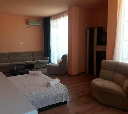 Housedenz بيت ضيافة