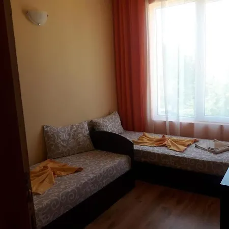 بيت ضيافة Housedenz 3*