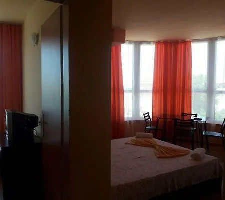 Housedenz بيت ضيافة