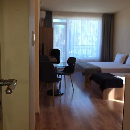 Pensiune Housedenz