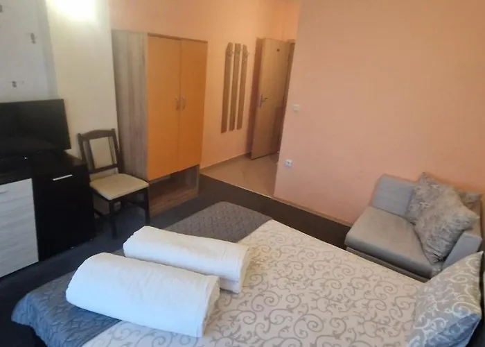 Къща за гости Housedenz