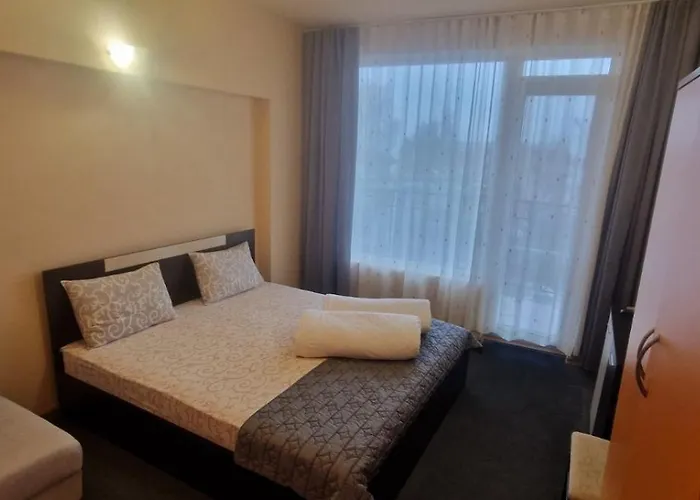 Къща за гости Housedenz 3*