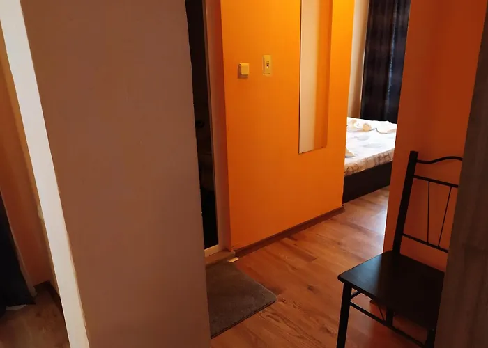 Къща за гости Housedenz