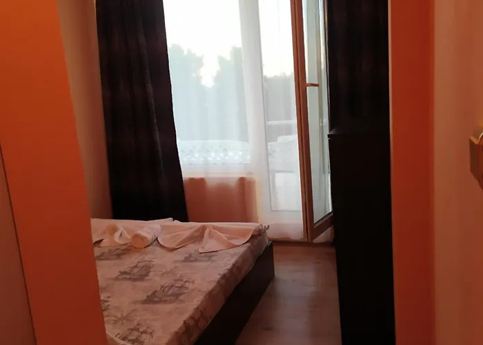 Къща за гости Housedenz