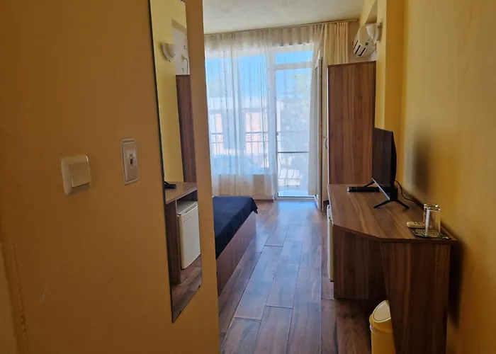 Housedenz Къща за гости 3*