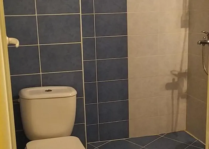 Къща за гости Housedenz 3*