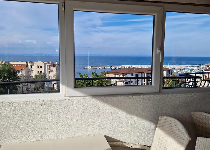 Housedenz Къща за гости 3*