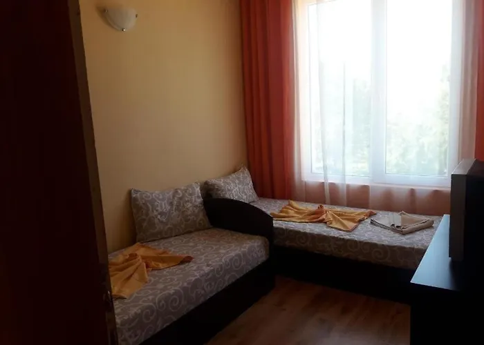 Къща за гости Housedenz 3*